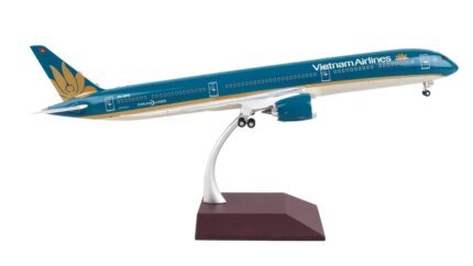 GeminiJets 1/200 Vietnam Airlines Boeing 787-10 Diecast Model with Tail Graphics