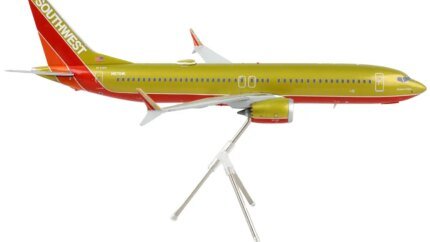 GeminiJets 1/200 Diecast Model: Southwest Airlines Boeing 737 MAX 8 Gold & Red