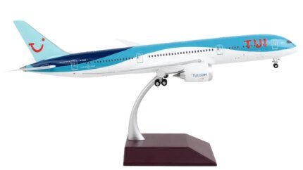 GeminiJets 1/200 Diecast Model: TUI Airways Boeing 787-9 Blue & White