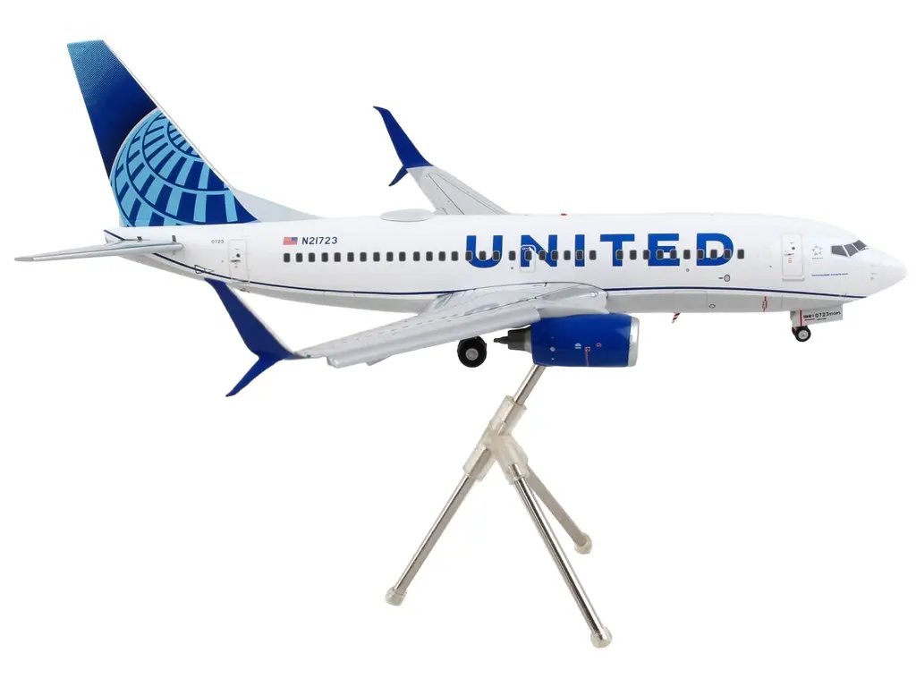 GeminiJets 1/200 Diecast Model: United Airlines Boeing 737-700 with Flaps Down