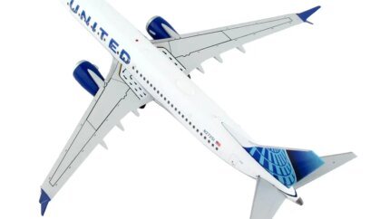 GeminiJets 1/200 Diecast Model: United Airlines Boeing 737 MAX 8 - White & Blue Tail