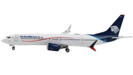 GeminiJets 1/400 AeroMexico Boeing 737 MAX 9 Diecast Model Airplane - White & Blue