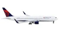 GeminiJets 1/400 Diecast Model: Delta Airlines Boeing 767-300ER with Iconic Blue & Red Tail