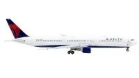 GeminiJets 1/400 Boeing 767-400ER Delta Air Lines Diecast Model - White & Blue Tail