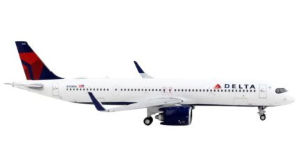Delta Air Lines Airbus A321neo 1/400 Diecast Model by GeminiJets - White with Blue Tail