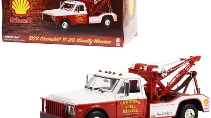 1972 Chevrolet C-30 Dually Wrecker Tow Truck Diecast Model - Downtown Shell Service 1/18 by Greenlight