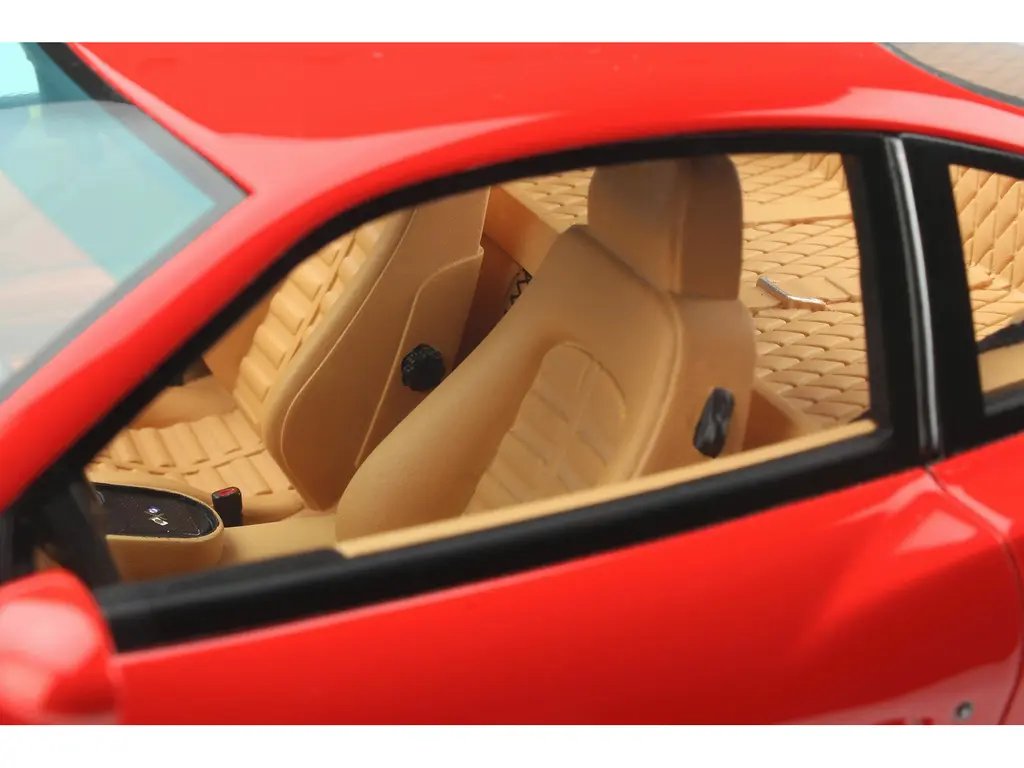1996 Ferrari F550 Maranello 1/18 Model Car - Rosso Corsa Red by GT Spirit 3 1996 Ferrari F550 Maranello 1/18 Model Car - Rosso Corsa Red by GT Spirit - Image 3
