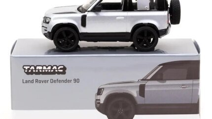 Land Rover Defender 90 Silver Metallic Diecast Model 1/64 by Tarmac Works - Global64 Series