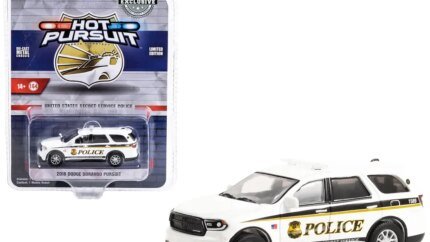 2018 Dodge Durango Pursuit US Secret Service Police 1/64 Diecast Model by Greenlight