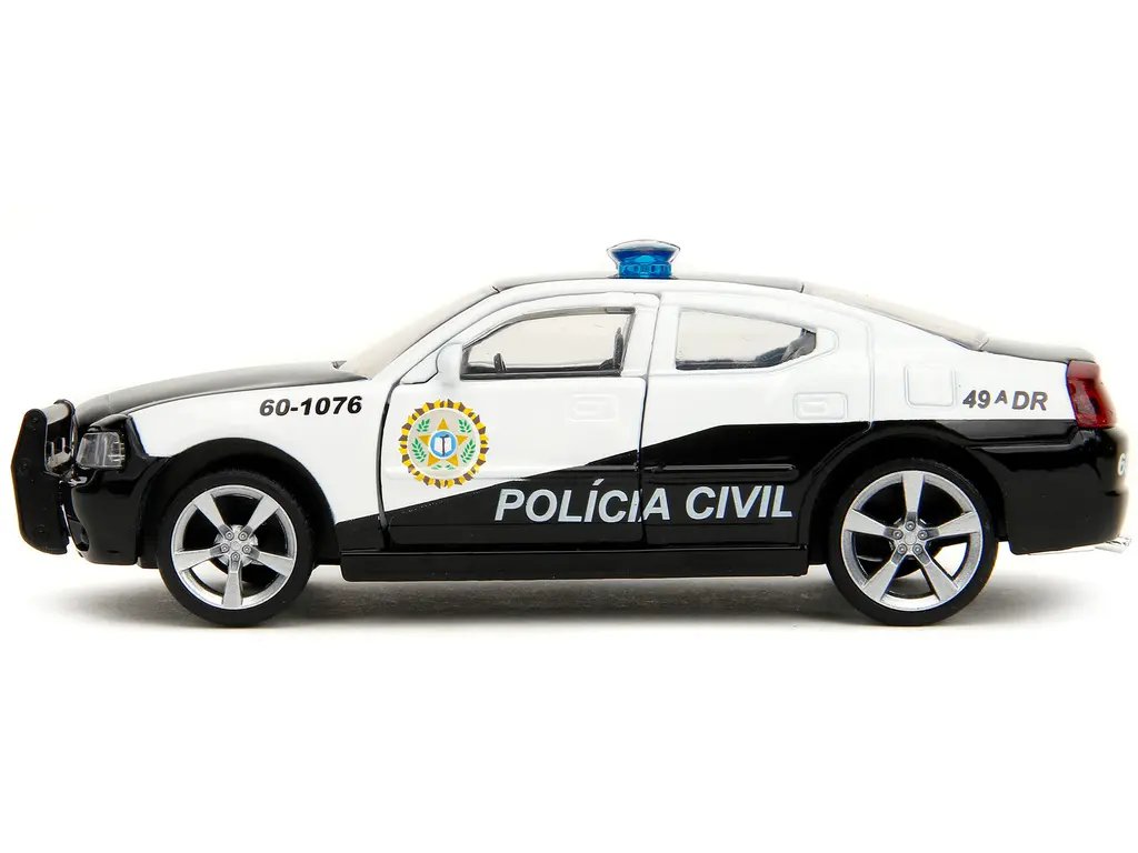 2006 Dodge Charger Police Edition: Black & White ‘Policia Civil’ – Fast & Powerful